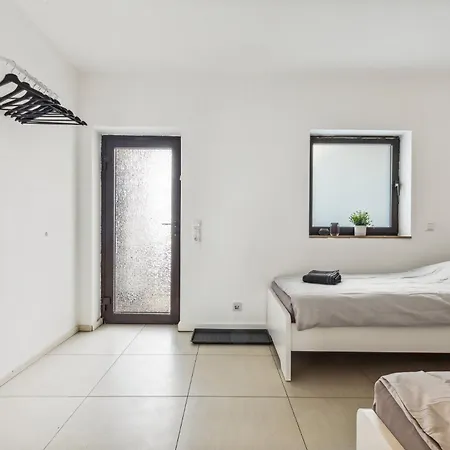 Monteur - Fuer Bis Zu 3 Personen In 64569 - Gg10 Nauheim